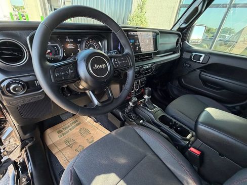 Used 2025 Jeep Wrangler Unlimited Rubicon w/ Convenience Group AWD/4WD image 12