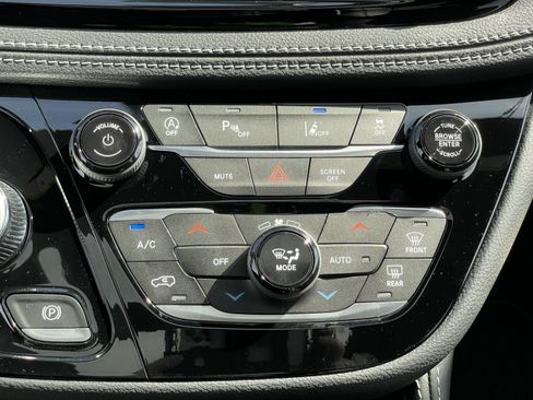 New 2026 Chrysler Pacifica Limited w/ S Appearance Package FWD image 28