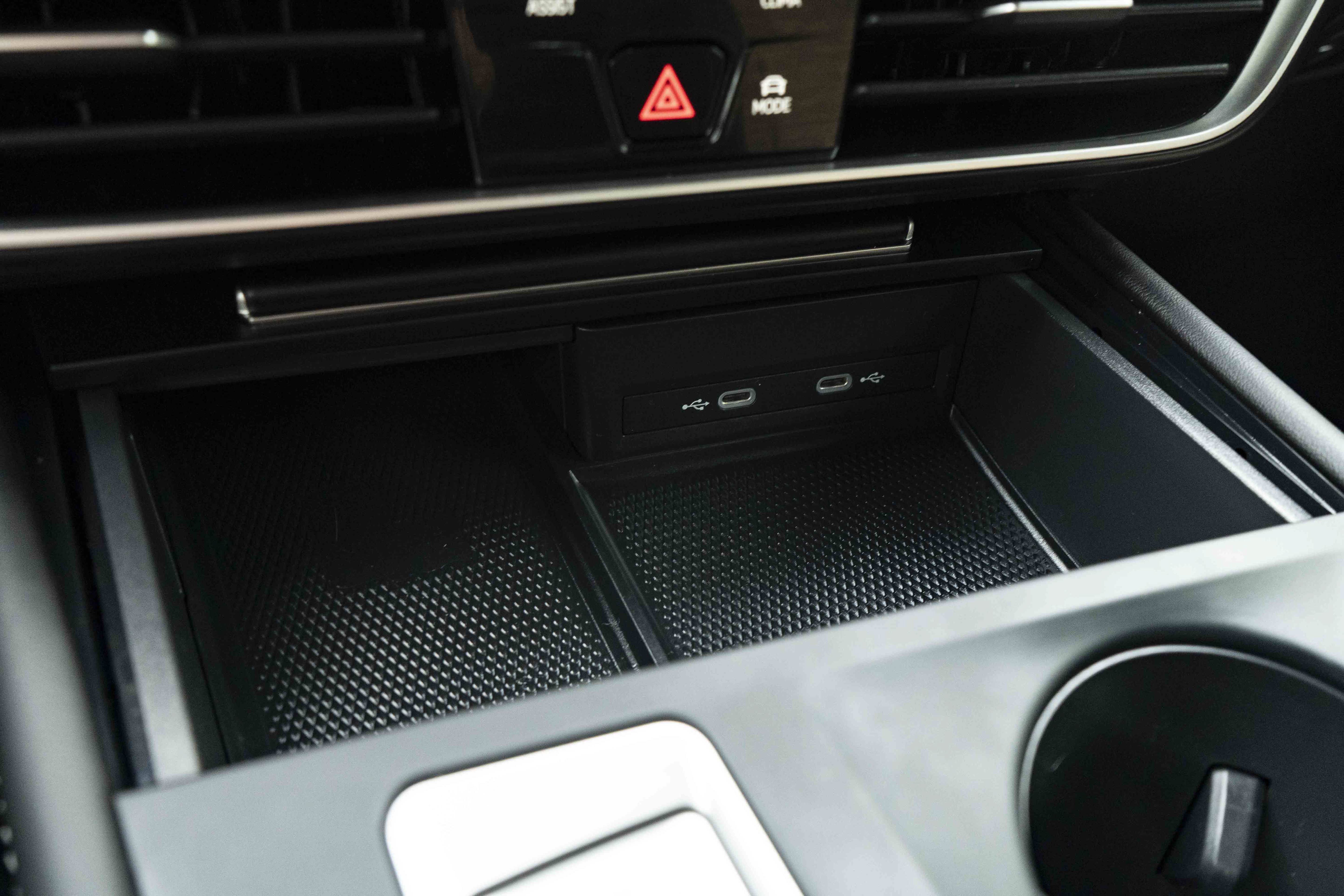Certified 2024 Volkswagen Atlas Cross Sport SE FWD image 28
