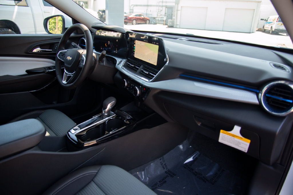 New 2026 Chevrolet Trax LT w/ Sunroof Package FWD image 16