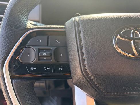 Used 2023 Toyota Sequoia Platinum AWD/4WD image 31