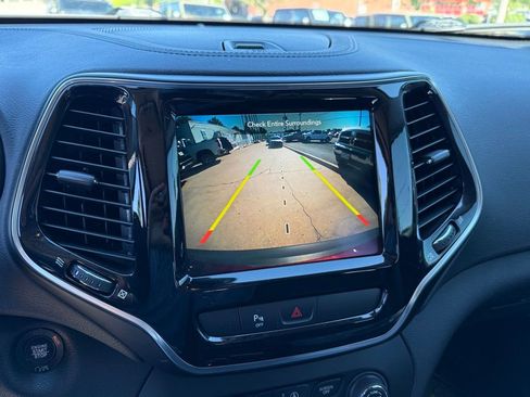 Used 2019 Jeep Cherokee Limited AWD/4WD image 20