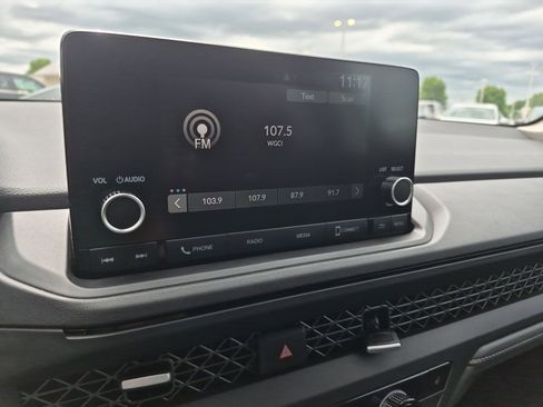 Certified 2025 Honda Accord SE image 18
