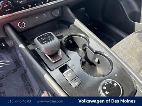 Used 2023 Nissan Rogue SV image 16