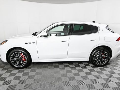 New 2025 Maserati Grecale GT image 6