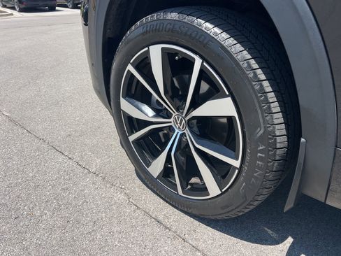 Certified 2025 Volkswagen Atlas SEL Premium R-Line AWD/4WD image 12