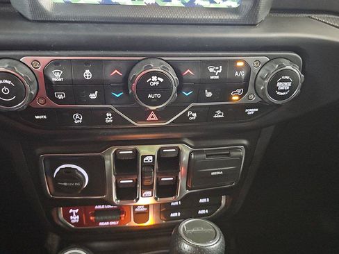 Used 2022 Jeep Gladiator Mojave w/ LED Lighting Group AWD/4WD image 18