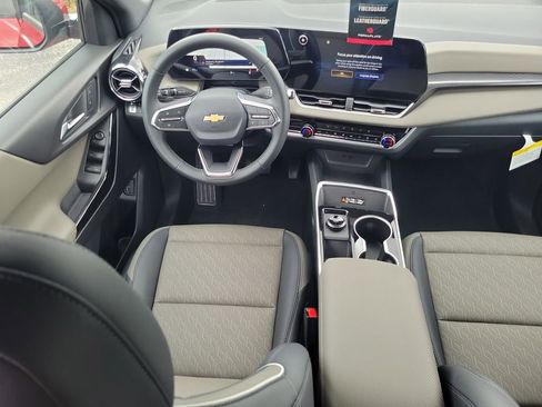 New 2026 Chevrolet Equinox LT w/ Convenience Package II FWD image 14
