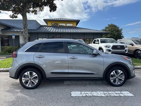 Used 2022 Kia Niro EX w/ Cold Weather Package image 8