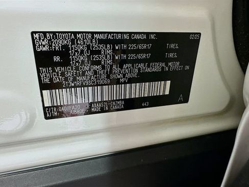Certified 2025 Toyota RAV4 XLE FWD image 29