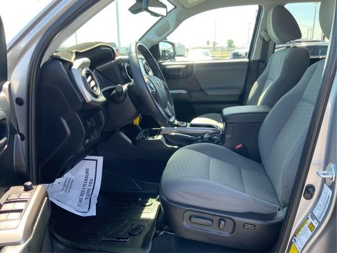 Used 2021 Toyota Tacoma SR5 AWD/4WD image 9