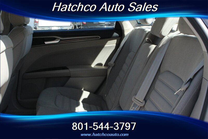 Used 2017 Ford Fusion SE FWD image 14