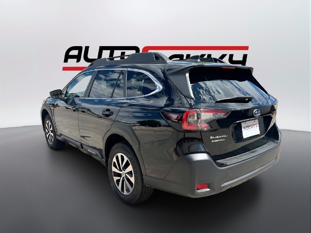 Used 2025 Subaru Outback Premium AWD/4WD image 5