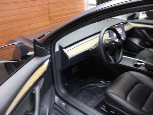 Used 2023 Tesla Model 3 Standard Range image 18