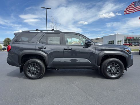 New 2026 Toyota 4Runner SR5 AWD/4WD image 2
