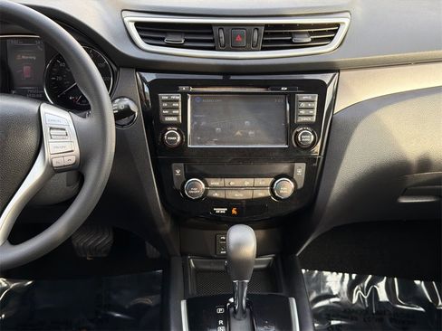 Used 2016 Nissan Rogue SV w/ SV Premium Package image 20