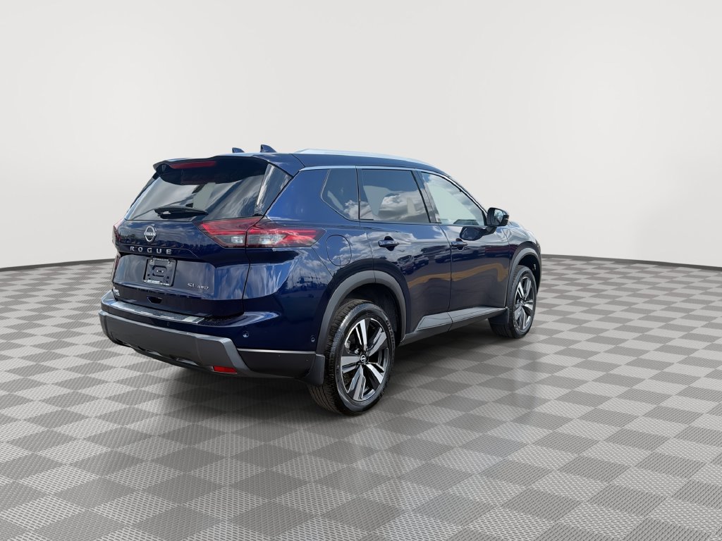 Certified 2025 Nissan Rogue SL w/ Tech Package AWD/4WD image 11