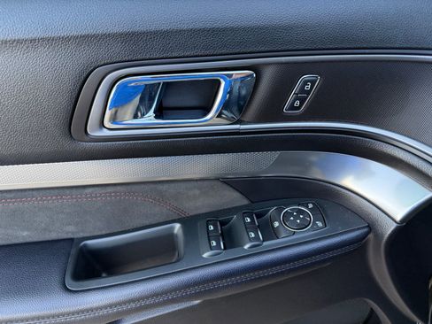 Used 2018 Ford Explorer XLT w/ Equipment Group 202A image 14