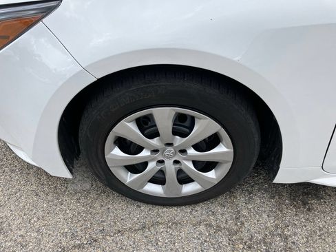 Used 2025 Toyota Corolla LE FWD image 11