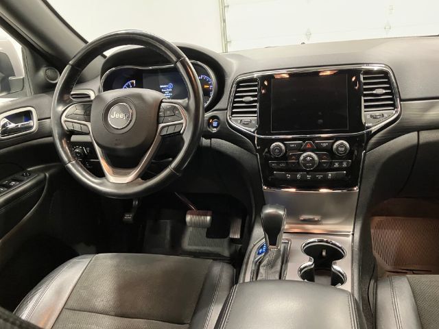 Used 2020 Jeep Grand Cherokee Altitude AWD/4WD image 34