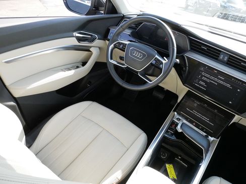 Used 2024 Audi Q8 e-tron Premium Plus AWD/4WD image 9