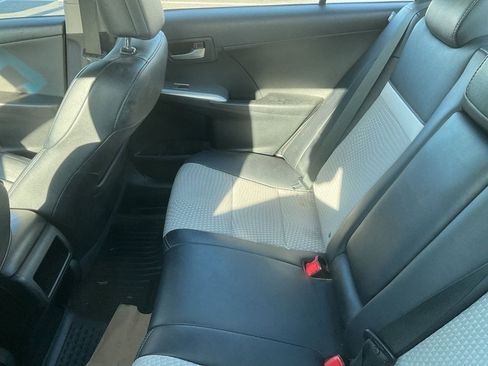 Used 2014 Toyota Camry SE image 8