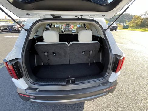 Used 2023 Kia Sorento S w/ Panoramic Sunroof Package image 27