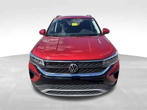 Used 2022 Volkswagen Taos SE FWD image 3