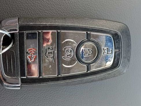 Used 2022 Lincoln Nautilus FWD w/ Premium Package image 31
