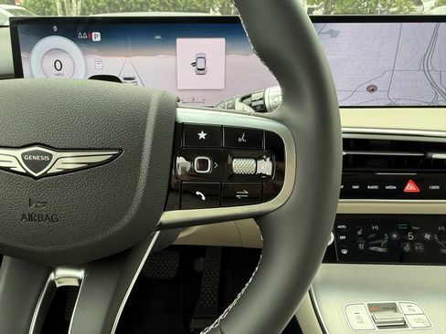 Used 2026 Genesis GV70 2.5T Advanced image 24