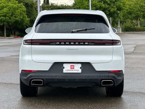 Used 2024 Porsche Cayenne AWD/4WD image 5