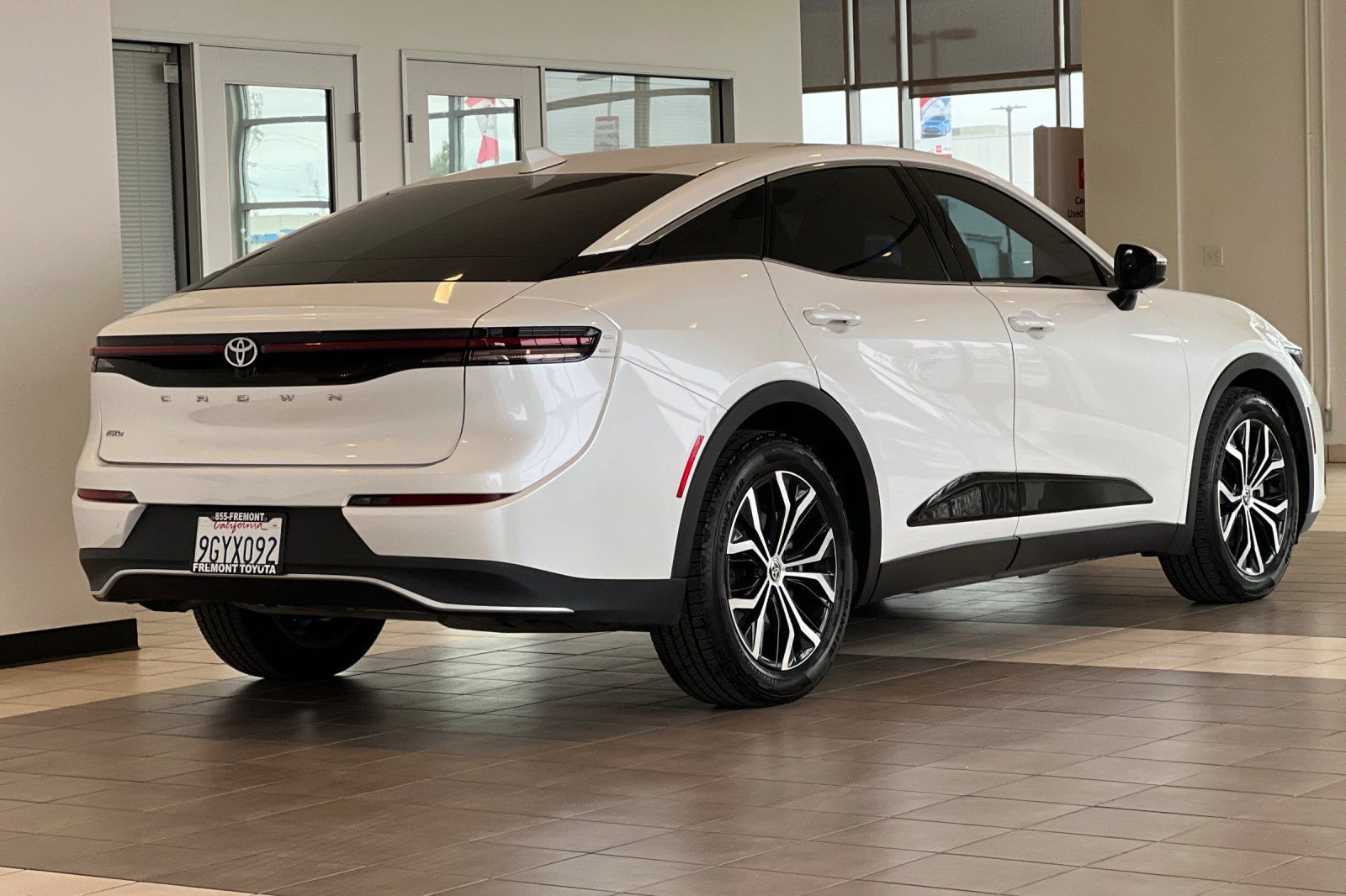 Certified 2023 Toyota Crown AWD/4WD image 4