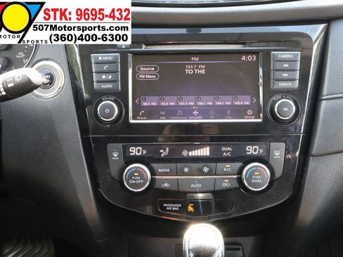 Used 2018 Nissan Rogue SV AWD/4WD image 19