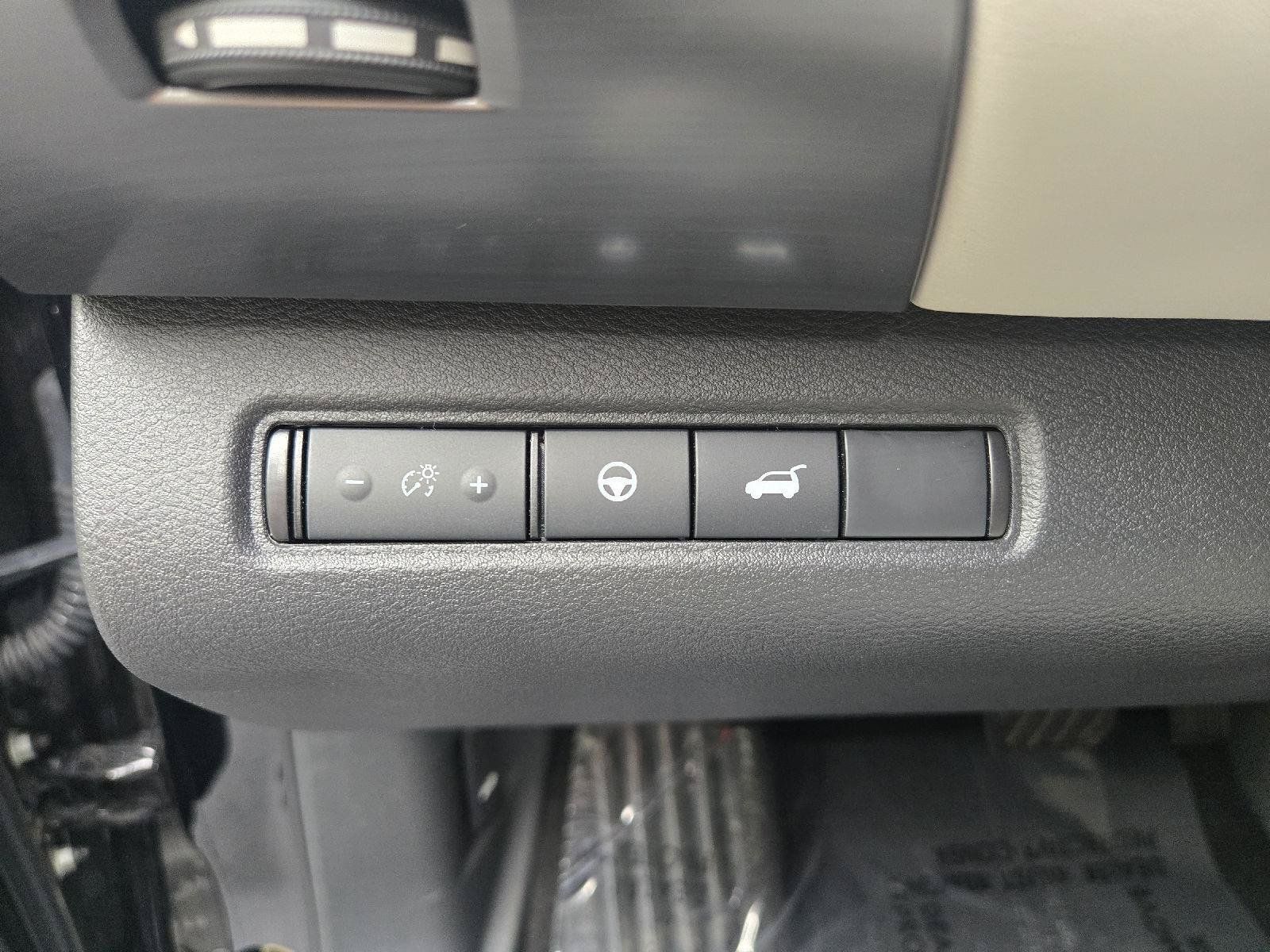 Used 2025 Nissan Pathfinder SL AWD/4WD image 16