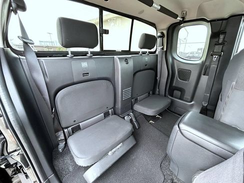 Used 2022 Nissan Frontier SV AWD/4WD image 19
