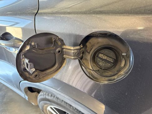 Used 2016 Toyota RAV4 XLE FWD image 11