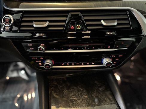 Used 2019 BMW 540i xDrive w/ Executive Package image 16