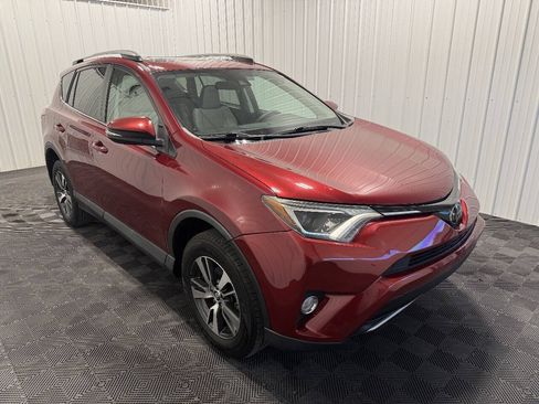 Used 2018 Toyota RAV4 XLE FWD image 2