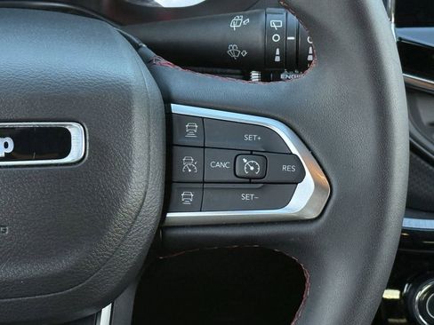 Used 2025 Jeep Compass Trailhawk image 14