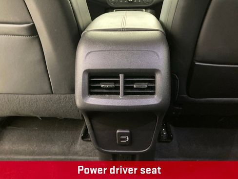 Used 2024 GMC Terrain SLT image 17