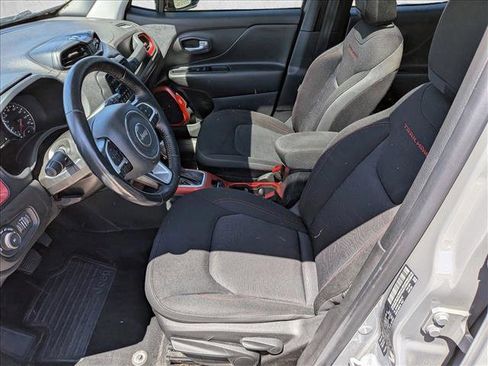 Used 2019 Jeep Renegade Trailhawk w/ Cold Weather Group II AWD/4WD image 20