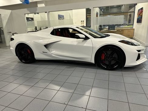 Used 2025 Chevrolet Corvette E-Ray AWD/4WD image 38