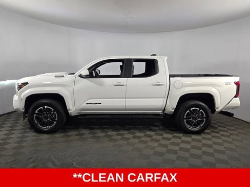 Used 2025 Toyota Tacoma TRD Sport AWD/4WD image 5