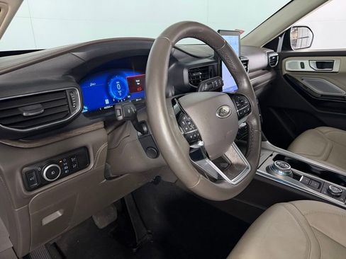 Used 2023 Ford Explorer Platinum w/ Technology Package AWD/4WD image 23