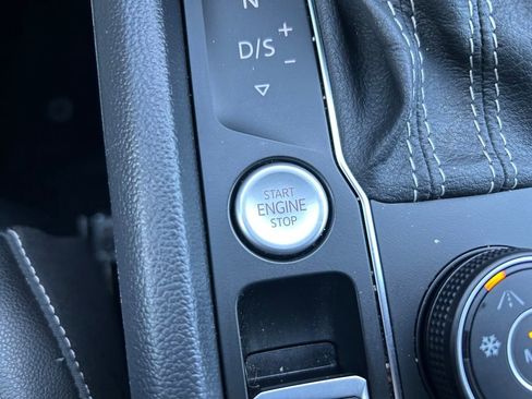 Used 2022 Volkswagen Atlas SEL image 17