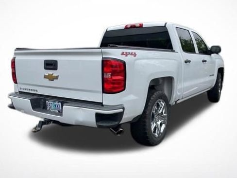 Used 2018 Chevrolet Silverado 1500 Custom w/ Custom Value Package AWD/4WD image 3