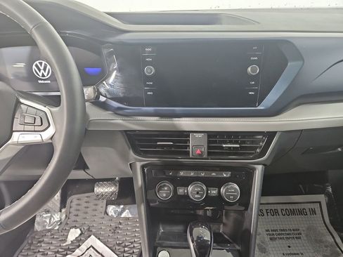 Used 2024 Volkswagen Taos SE image 19