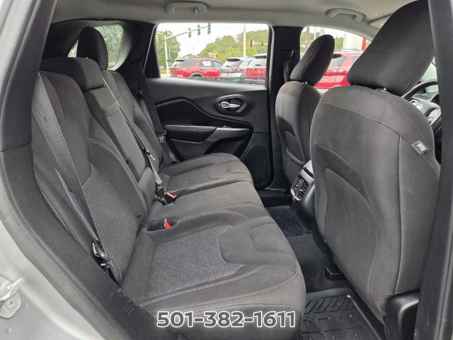 Used 2019 Jeep Cherokee Latitude w/ Popular Appearance Group FWD image 14