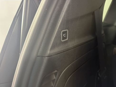Used 2018 Chrysler Pacifica Limited FWD image 30