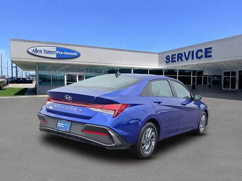 Certified 2024 Hyundai Elantra SEL FWD image 8
